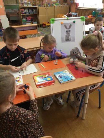 Лепка в старшей группе "Зайчик" Лепка в старшей группе "Зайчик".